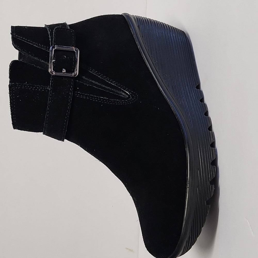 Skechers suede wedge booties, Like New!